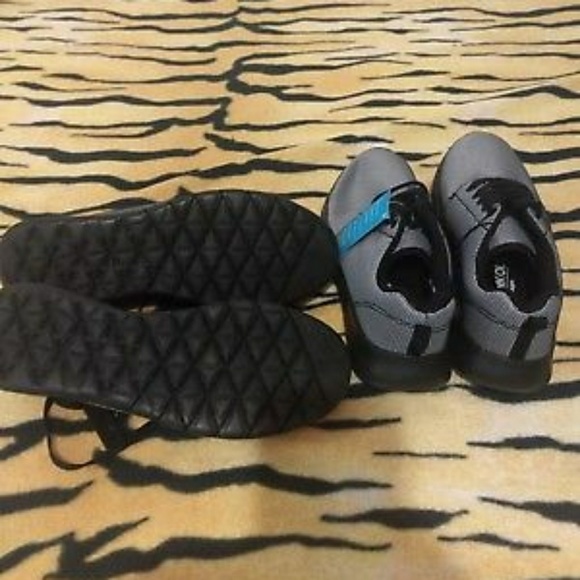 (2) pair Mens knit running/workout sneakers - Picture 4 of 5